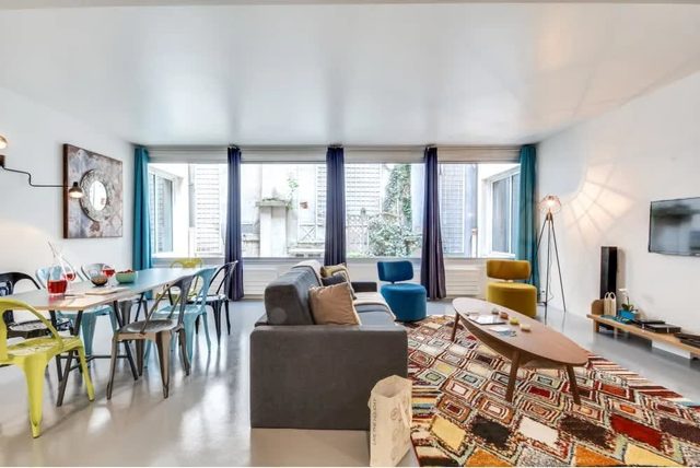 Modern and huge 3BD for 11 guests in Le Marais!