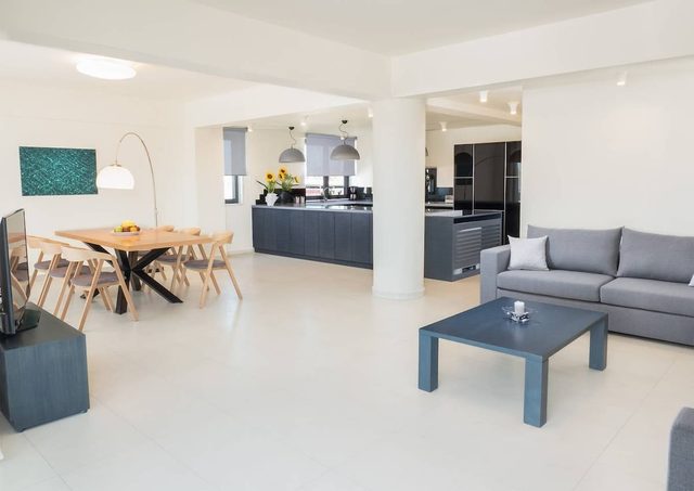 Stylish 3 BD Apt in City Center- Spring Apartments
