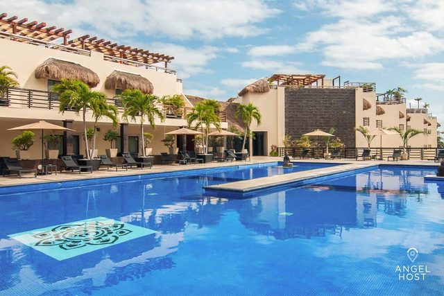Penthouse, Private Pool, Steps to Beach, 5th Ave