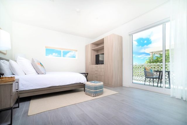 Modern Studio Apt w/ Rooftop Pool Near Beach, etc. — Grand Cayman, West Bay