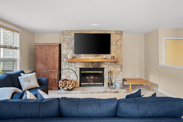 Seasons Lodge | Trailside Condo w/ Fireplace!