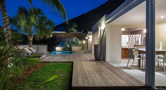 Villa Bikini | Contemporary Ocean View Retreat in Lorient