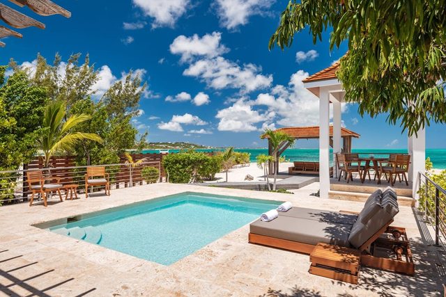 Beach Shack – Romantic Beachfront Hideaway on Grace Bay