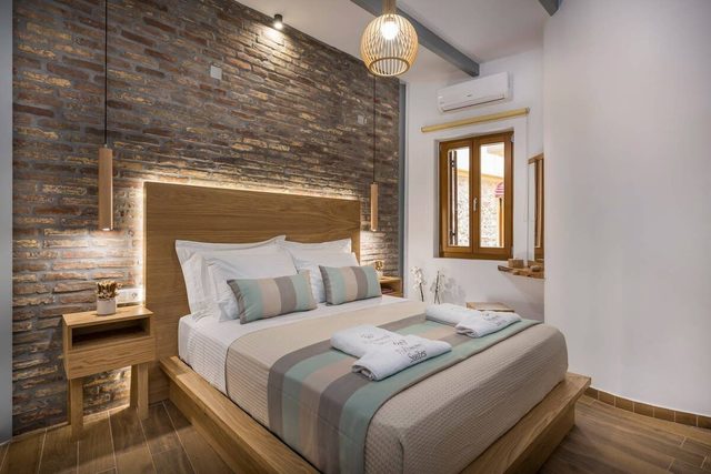 Evlimeni Suites with big garden and parking