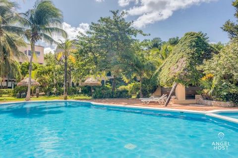 Zona Hotelera Studio with Pool Access, Near Beach