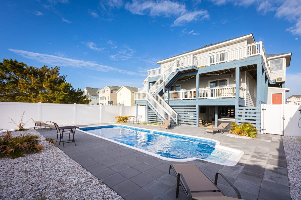 Semi-Oceanfront 8 bed with Pool, Spa, Ocean Views!
