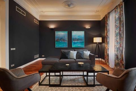 Classy 3BD - 2.5BTH with private patio in Eixample — Barcelona, Catalonia