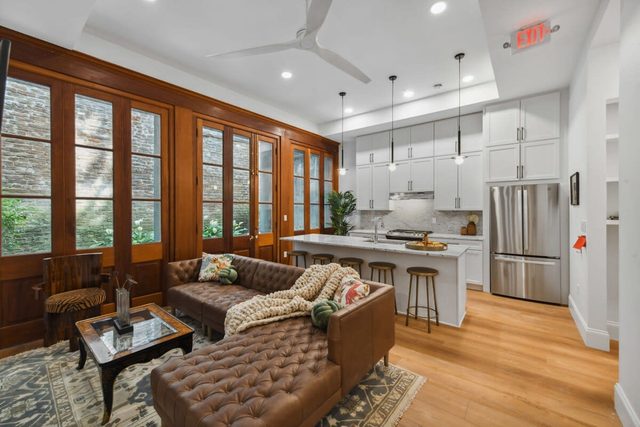 Whole 41BR NOLA Building | French Quarter 9 Suites