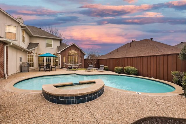 5 Bedrooms, Backyard Oasis - Groups Welcome!