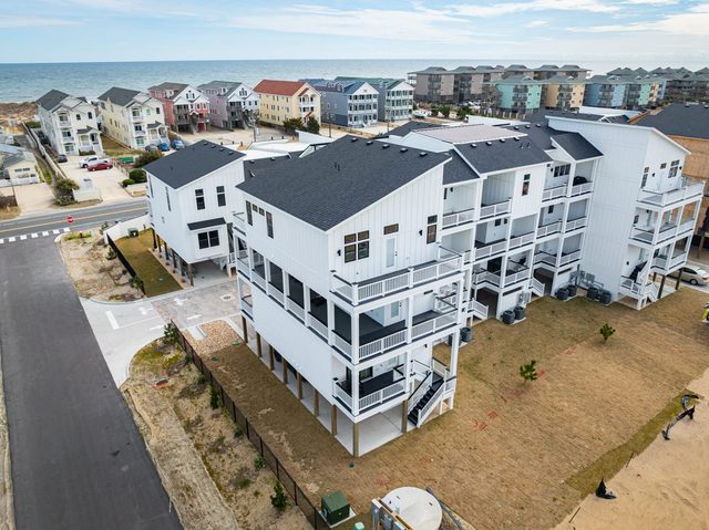Brand New Luxury Townhome, Close to Beach w Pool!