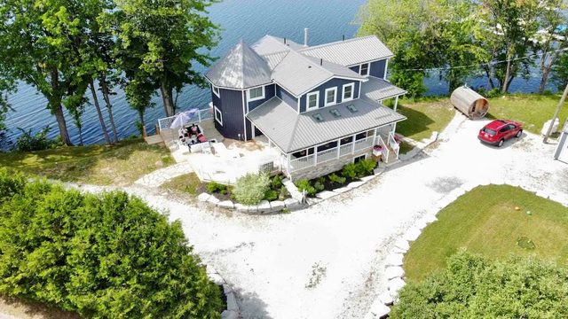 Waterfront Cottage w Sauna on Sharbot Lake — Sharbot Lake, Ontario