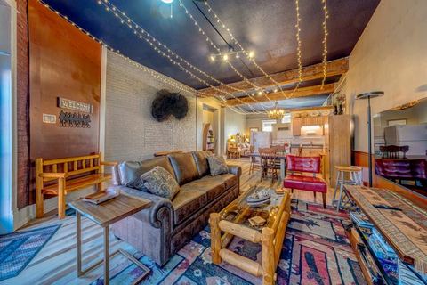 Historic Western: Triple Suite Retreat — Sheridan, WY