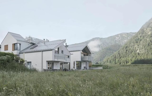 Architectural Masterpiece: Lake, Mountain & More!