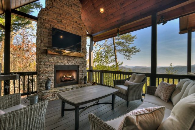 High Hopes | Mtn Views + Hot Tub + Game Room