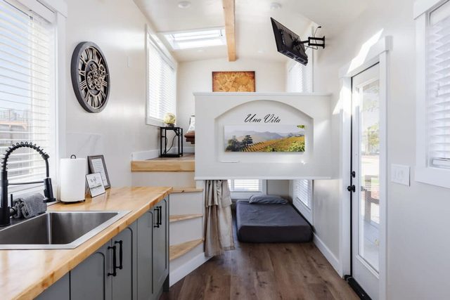 Zion Adventure Tiny Home • Cozy Fireplace • Deck — Apple Valley, UT