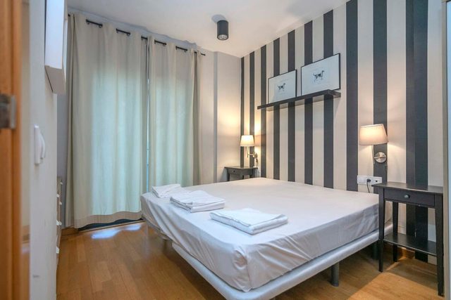 Plaza España 2 bedroom with balcony
