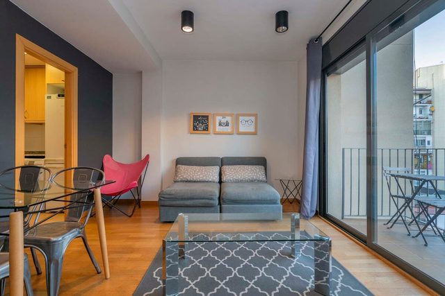 Amazing 2 bedroom with balcony in Eixample