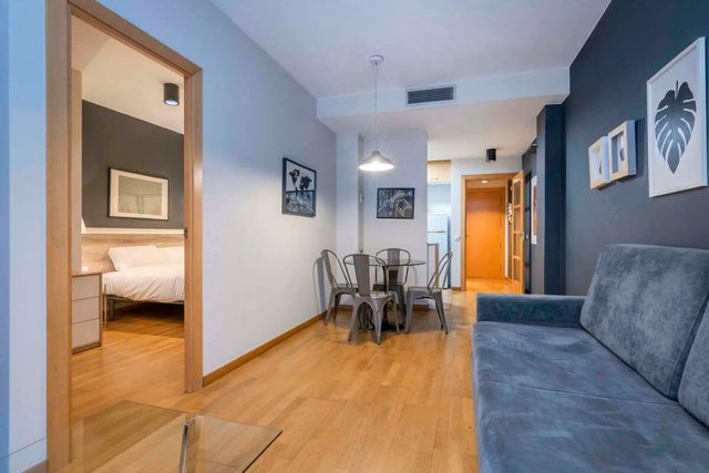 1 bedroom with balcony in Eixample