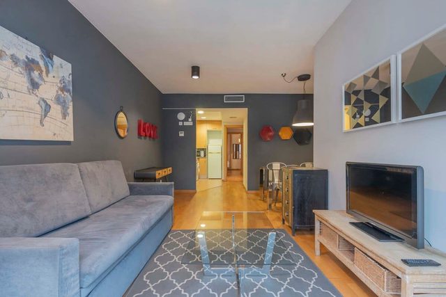2 bedroom apart with balcony in Eixample