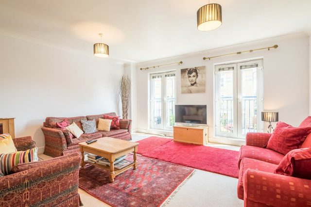 Charming & Spacious House With Free Parking!