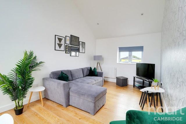 Lovely 1 Bedroom Flat with Free Off Road Parking