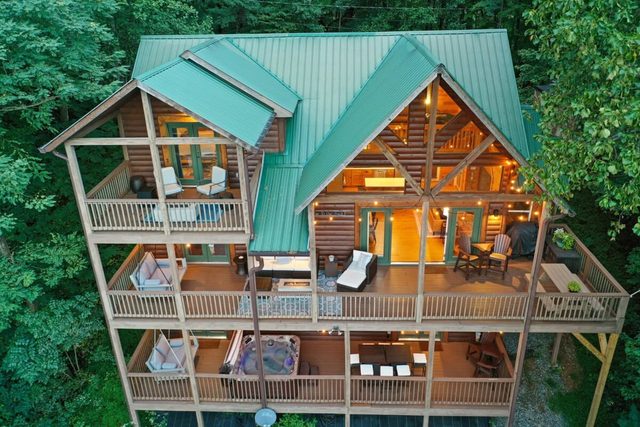 Views For Miles! ~ Hot Tub~ Pool Table~Poker Table — Ellijay, GA