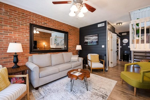 Close 2 Dollywood~Rustic~Sleeps 6~Family Fun
