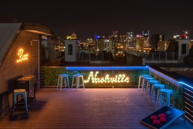 Stunning 4BR Gulch Home w/16 Beds Skyline Views