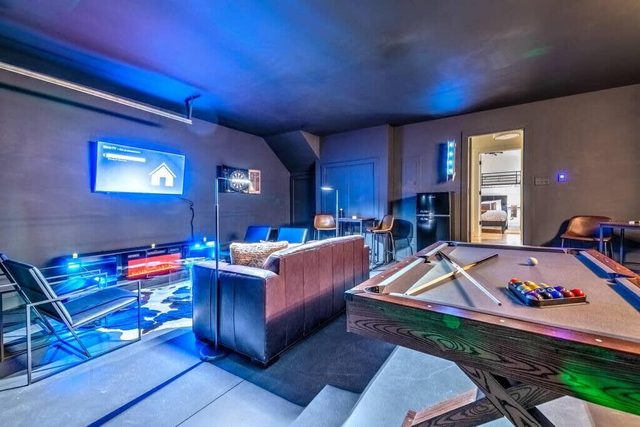 Premium Home Rooftop Pool Table 13 Beds