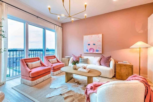 Dolly Parton Retreat Lux Home on Main St! 11 beds!