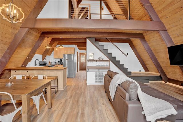 The Cedar A-Frame | Hot Tub | Firepit | Fireplace — Long Pond, PA