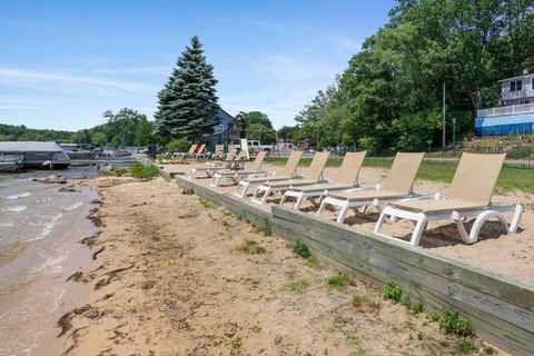 Lakefront with balcony and beach access — Fife Lake, MI
