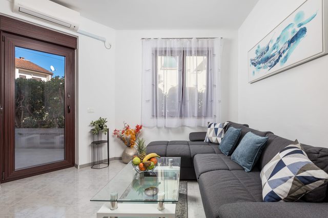 Apartment Isola with terrace and parking