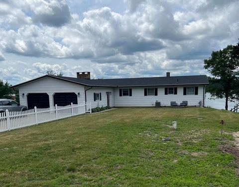 Lakefront cottage with hot tub — Cadillac, MI