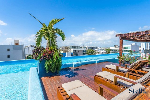 Downtown Condo, Rooftop Pool, Steps to 5th