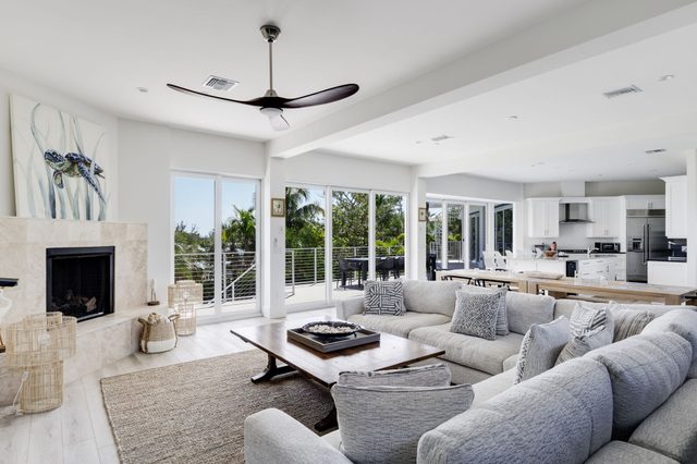 The Narrows- Stunning Bayfront Villa on Captiva — Captiva, FL