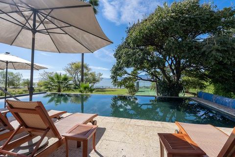 Exclusive House with Padel, Lake Access Ajijic — San Antonio Tlayacapan, Jalisco