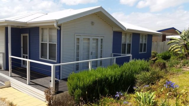 10 Barton St - Modern Beach House