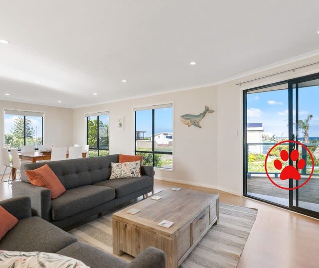 8 Corcoran Avenue - BEACH SEAS THE DAY