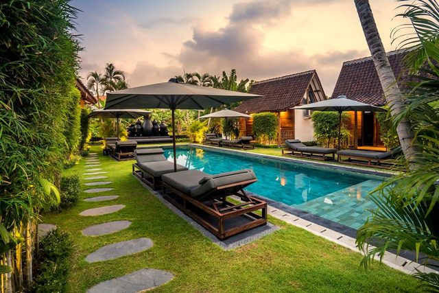 Bloom 2BR Joglo Studio 900m to Beach in Canggu Center