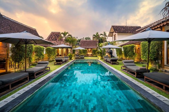 Bloom 1BR Gladak, 900m to Beach in Canggu Center