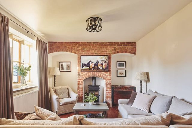 Luxury Coal Merchant’s Cotswold Cottage EV & Gym
