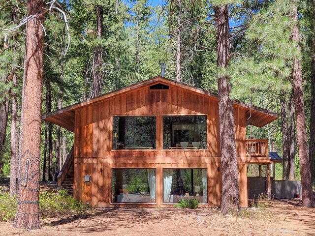 Mazama River House - Spacious Family Retreat