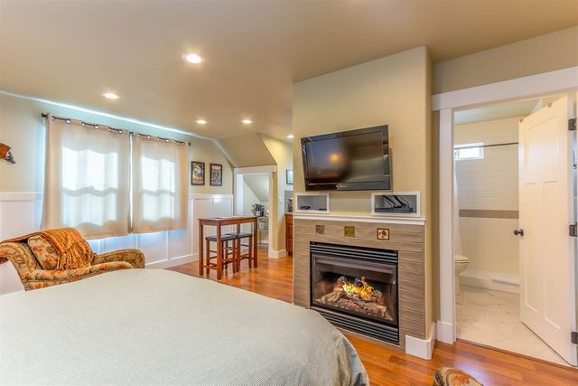 Centrally Located Bend Bungalow w/ Bikes & Parking