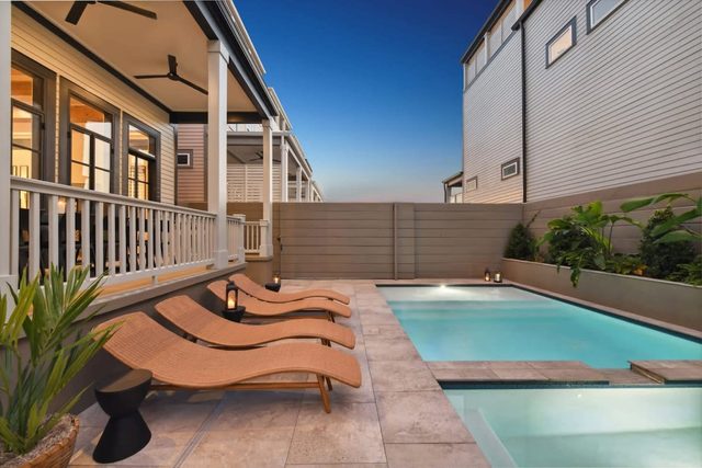 New Luxury Home, Heated Pool & Spa
