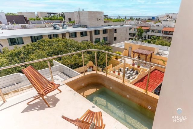 5th Ave Rooftop Pool with Ocean Views and BBQ