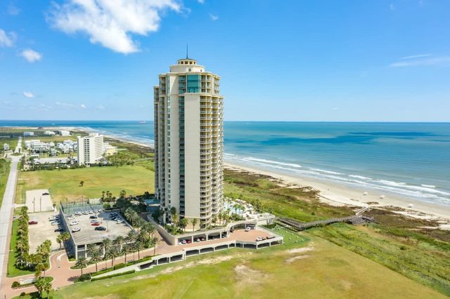 Palisade Palms Resort, 2 Balconies, Pools, Beach