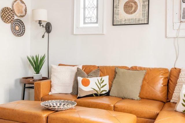 Cozy Cottage w. Parking, Outdoor Space + Bikes!