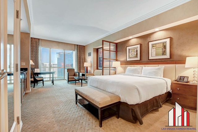 Penthouse MGM Signature: Strip View Balcony, Pools
