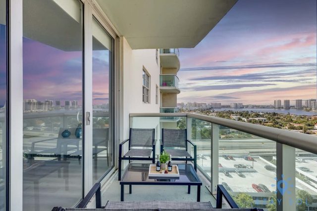 Beachside Bliss: 1BR + Amenities, Free Parking